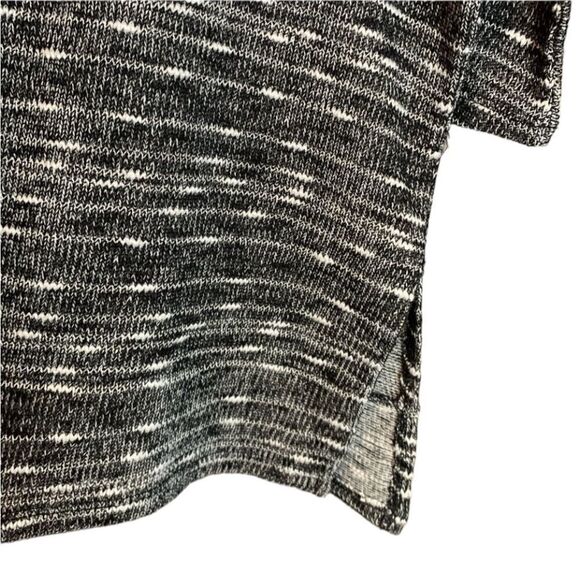 NWT! Andrea Jovine v neck sweater. Size small - Picture 5 of 6
